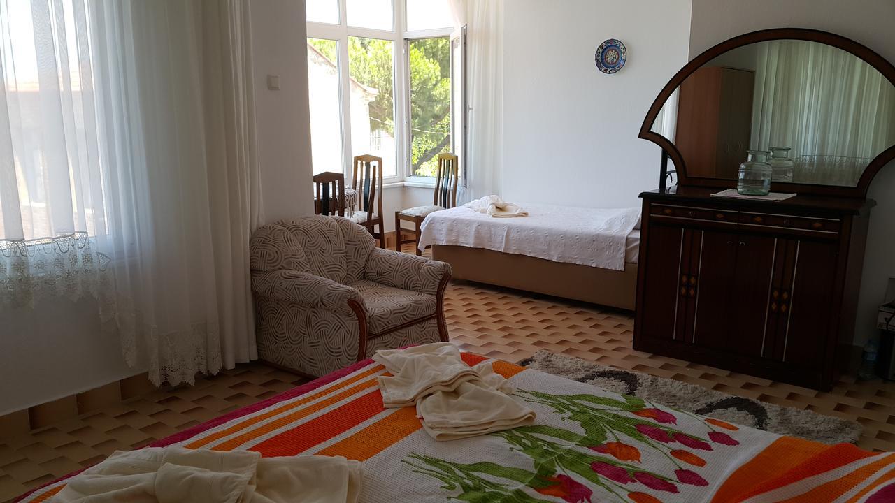 Ayvalik Pansiyon Bagian luar foto